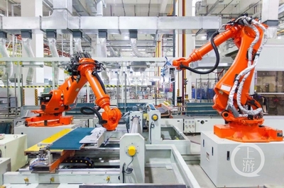 制造業高質量發展進行時 | 海爾“智能+5G”互聯工廠 重慶樣本驅動產業變革，實現用工下降30%、產能提升125%