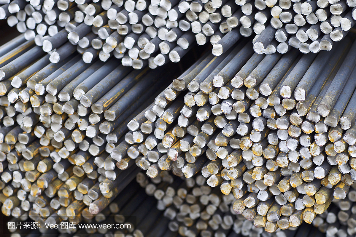 金屬產品倉庫中包裝的圓形金屬型材